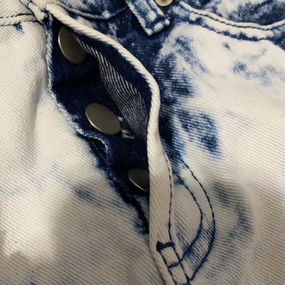 Forever 21 Acid Wash High Waisted Jeans - Picture 4 of 4